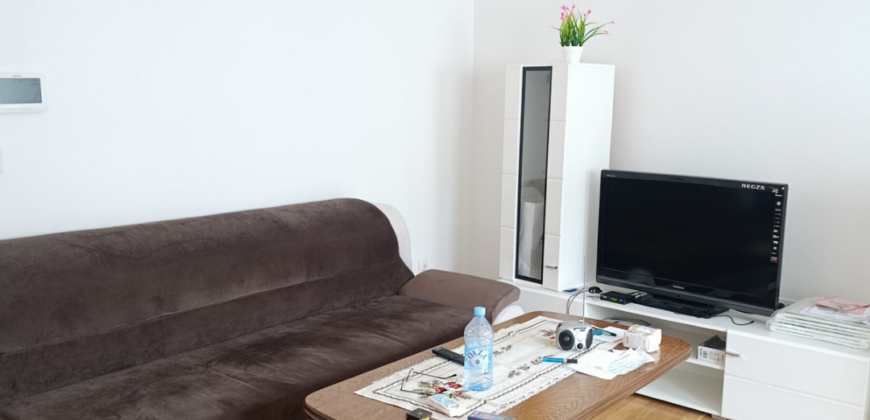 Stan površine 43m2, EŠ naselje