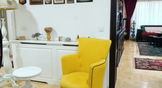 Stan površine 180 m2, Centar