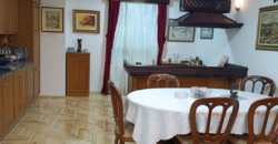 Stan površine 180 m2, Centar