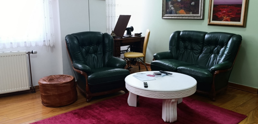 Stan površine 90m2, Centar